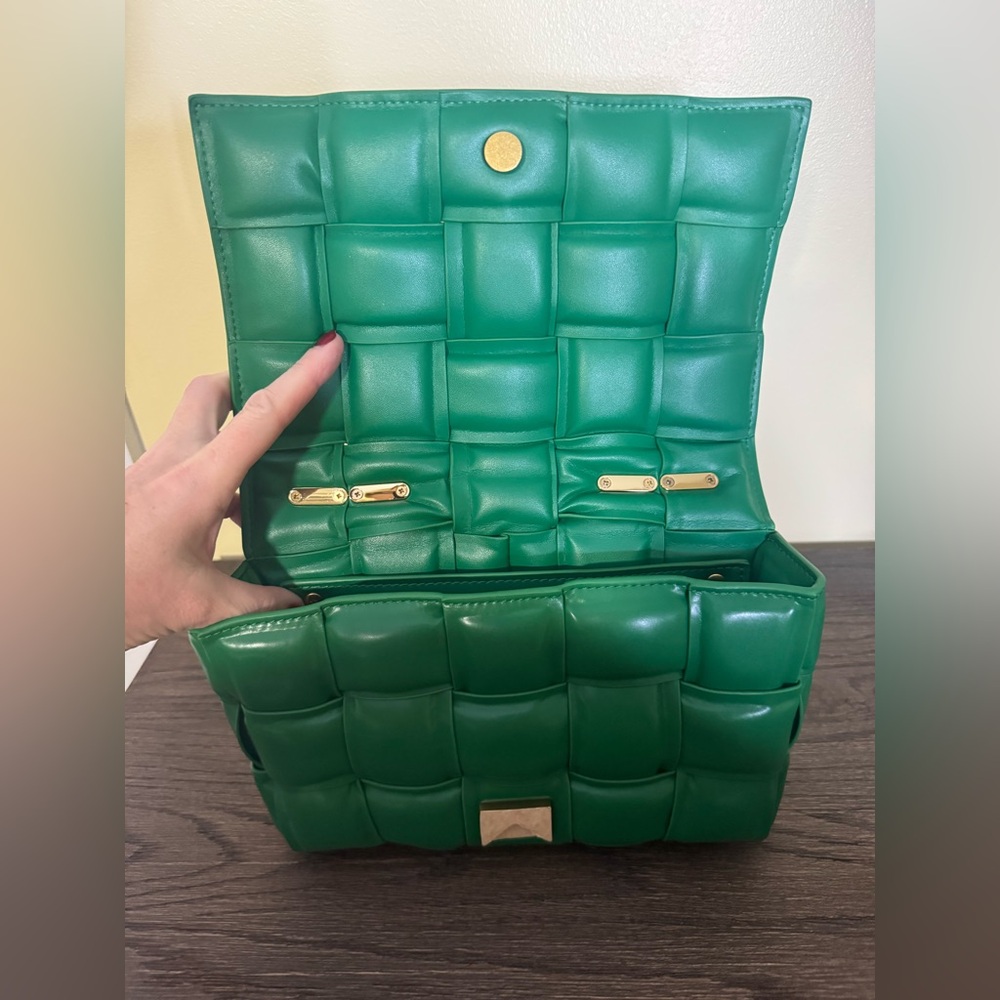 NWT Evalulu Woven Chain Shoulder Bag in Green - Picture 4 of 6